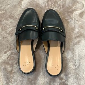 New black loafer flats